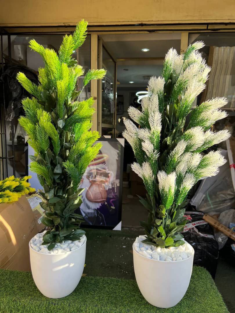 Modern Flower Vase - Image 2